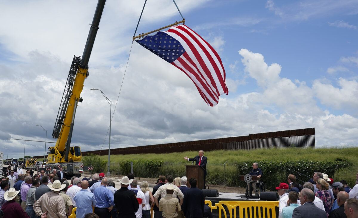 GOP embraces Trump during visit to Texas, border wall | News, Sports ...